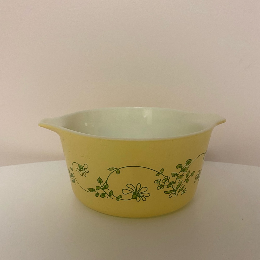 Vintage Pyrex 1.5 qt Casserole Dish Shenandoah / Spring Blossom Pattern